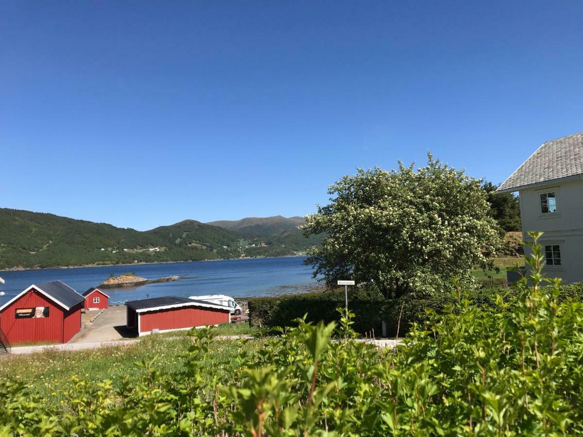 Ola Bua Near The Atlantic Road Apartman Lyngstad Kültér fotó