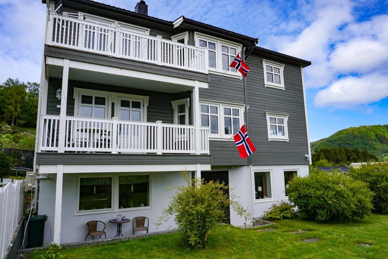 Ola Bua Near The Atlantic Road Apartman Lyngstad Kültér fotó